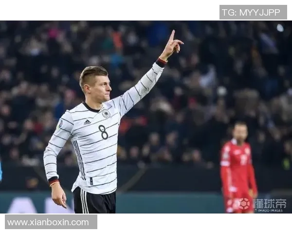 克罗斯:从足球场上的中场大师到全球球迷心中的传奇偶像 克罗斯:从足球场上的中场大师到全球球迷心中的传奇偶像